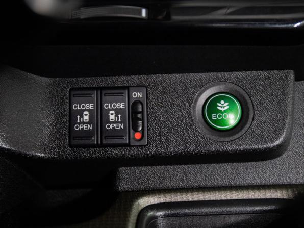 Honda Stepwgn V Рестайлинг с пробегом 2018 года, цена 2 110 000 рублей, 108860 км, минивэн, Автокод Объявления