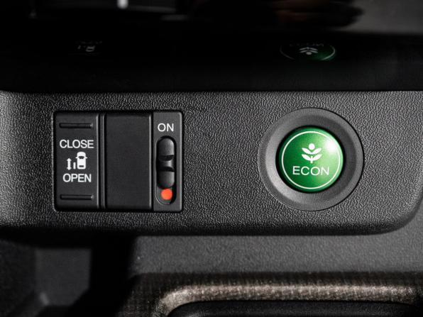 Honda Stepwgn V с пробегом 2015 года, цена 1 649 500 рублей, 129000 км, минивэн, Автокод Объявления
