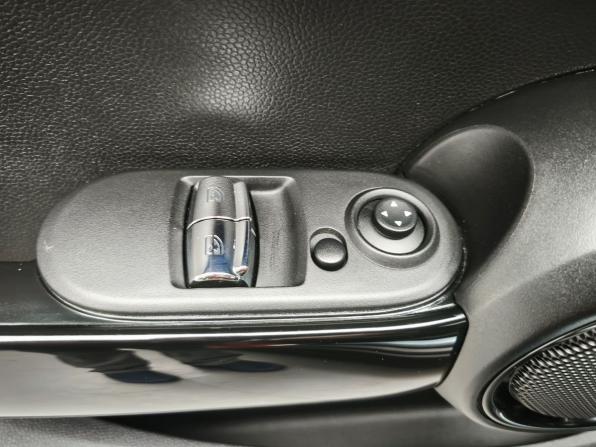 Mini Hatch III (F55/F56) Рестайлинг с пробегом 2020 года, цена 2 294 000 рублей, 54726 км, хэтчбек, Автокод Объявления