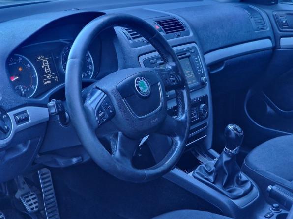 Skoda Octavia II (A5) Рестайлинг с пробегом 2011 года, цена 550 000 рублей, 349399 км, лифтбек, Автокод Объявления
