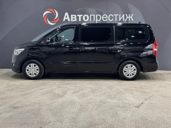 Hyundai H-1 II Рестайлинг 2 с пробегом 2019 года, цена 2 620 000 рублей, 223000 км, минивэн, Автокод Объявления
