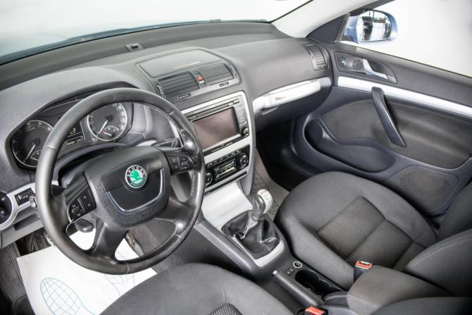 Skoda Octavia II (A5) с пробегом 2010 года, цена 929 000 рублей, 308000 км, универсал, Автокод Объявления