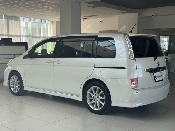 Toyota ISis I Рестайлинг с пробегом 2017 года, цена 1 220 000 рублей, 115784 км, компактвэн, Автокод Объявления