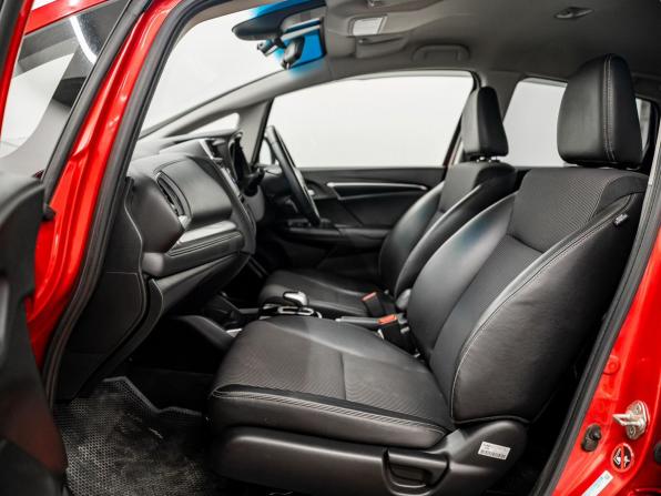 Honda Fit III Рестайлинг с пробегом 2018 года, цена 1 250 000 рублей, 85600 км, хэтчбек, Автокод Объявления