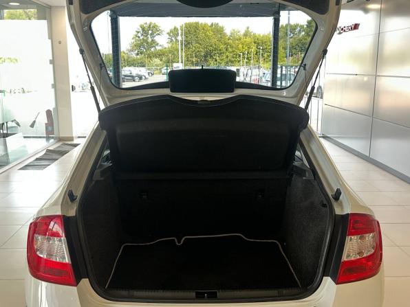 Skoda Rapid I с пробегом 2015 года, цена 970 000 рублей, 200471 км, лифтбек, Автокод Объявления