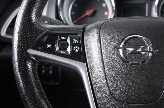 Opel Astra J Рестайлинг с пробегом 2013 года, цена 1 029 000 рублей, 95939 км, хэтчбек, Автокод Объявления