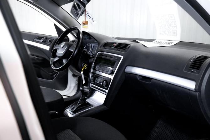 Skoda Octavia II (A5) Рестайлинг с пробегом 2011 года, цена 699 000 рублей, 294220 км, лифтбек, Автокод Объявления