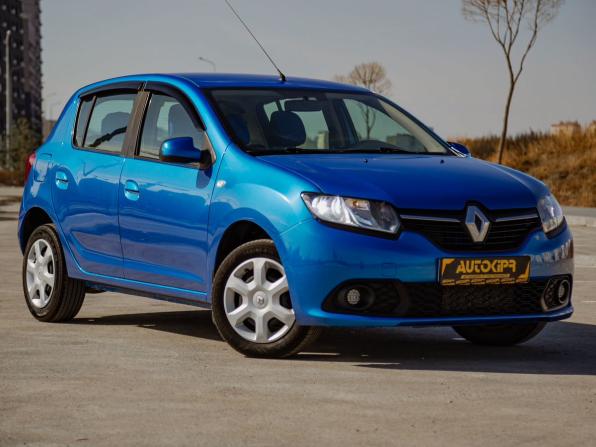 Renault Sandero II с пробегом 2018 года, цена 801 500 рублей, 93300 км, хэтчбек, Автокод Объявления