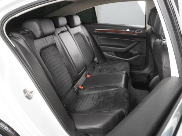 Volkswagen Passat B8 с пробегом 2019 года, цена 2 449 000 рублей, 134499 км, седан, Автокод Объявления