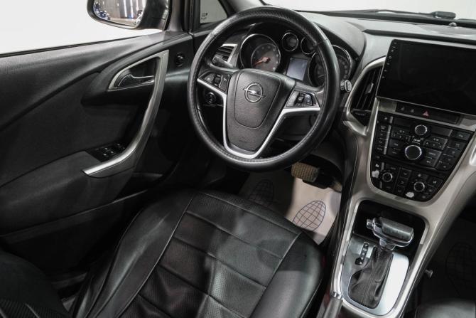 Opel Astra J Рестайлинг с пробегом 2011 года, цена 849 000 рублей, 200000 км, хэтчбек, Автокод Объявления