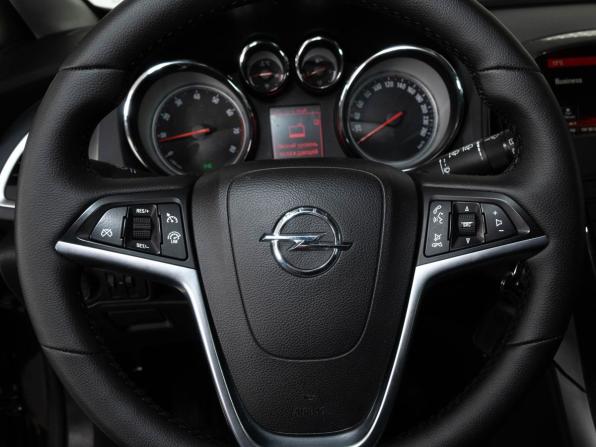 Opel Astra J Рестайлинг с пробегом 2014 года, цена 955 000 рублей, 138000 км, хэтчбек, Автокод Объявления