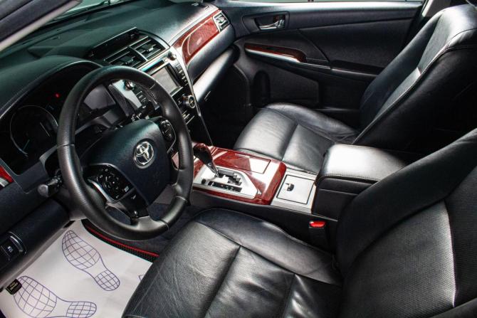Toyota Camry VII (XV50) Рестайлинг с пробегом 2013 года, цена 1 699 000 рублей, 244378 км, седан, Автокод Объявления