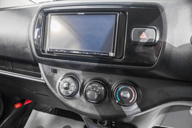 Toyota Vitz III (XP130) Рестайлинг 2 с пробегом 2017 года, цена 939 000 рублей, 156900 км, хэтчбек, Автокод Объявления