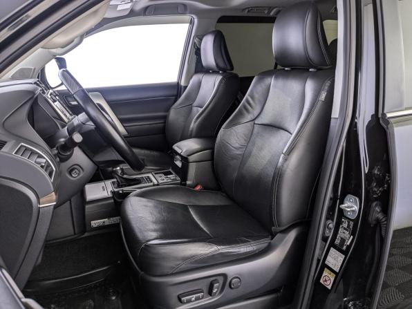 Toyota Land Cruiser Prado 150 Series Рестайлинг 2 с пробегом 2018 года, цена 4 370 000 рублей, 238427 км, внедорожник, Автокод Объявления