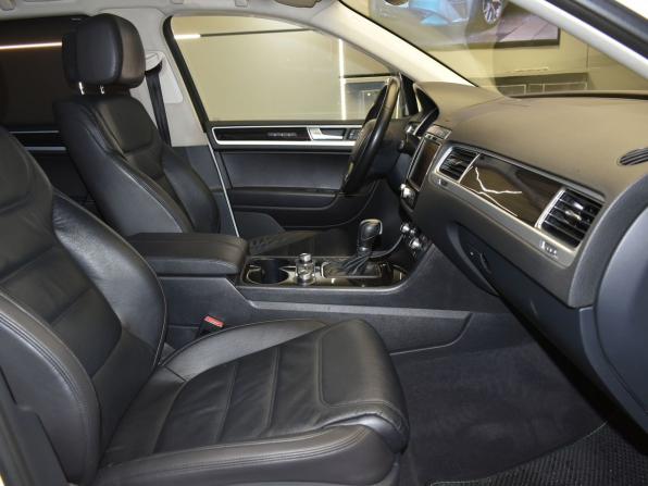 Volkswagen Touareg II Рестайлинг с пробегом 2017 года, цена 3 329 000 рублей, 130000 км, внедорожник, Автокод Объявления