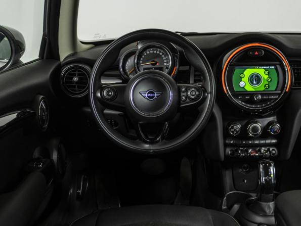 Mini Hatch III (F55/F56) Рестайлинг с пробегом 2019 года, цена 2 088 000 рублей, 55000 км, хэтчбек, Автокод Объявления