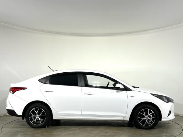 Hyundai Solaris II Рестайлинг с пробегом 2021 года, цена 1 600 000 рублей, 94058 км, седан, Автокод Объявления