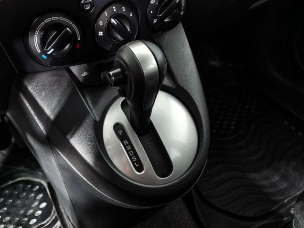 Mazda 2 II Рестайлинг (DE2) с пробегом 2012 года, цена 735 000 рублей, 153071 км, хэтчбек, Автокод Объявления