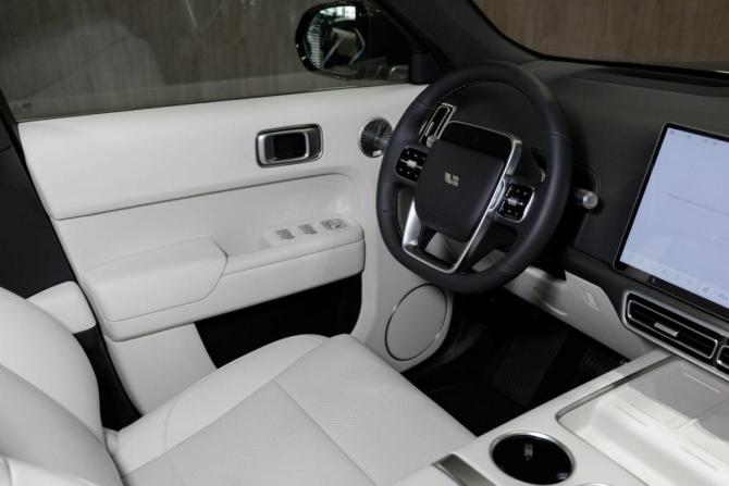 Новый Li Auto (Lixiang) L9 I Рестайлинг 2025 года, цена 11 990 000 рублей, внедорожник, Автокод Объявления
