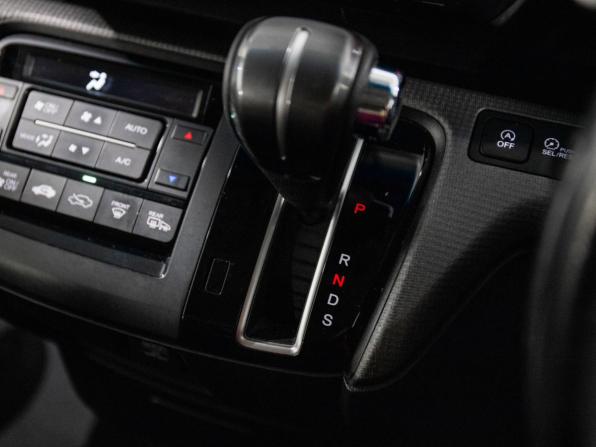 Honda Stepwgn V Рестайлинг с пробегом 2019 года, цена 1 920 000 рублей, 90864 км, минивэн, Автокод Объявления