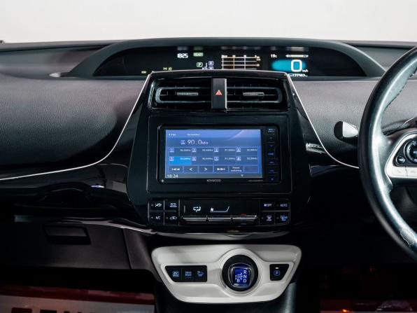Toyota Prius IV (XW50) с пробегом 2016 года, цена 1 720 000 рублей, 127365 км, лифтбек, Автокод Объявления