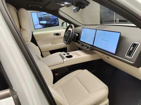 Новый Li Auto (Lixiang) L9 I Рестайлинг 2025 года, цена 11 990 000 рублей, внедорожник, Автокод Объявления