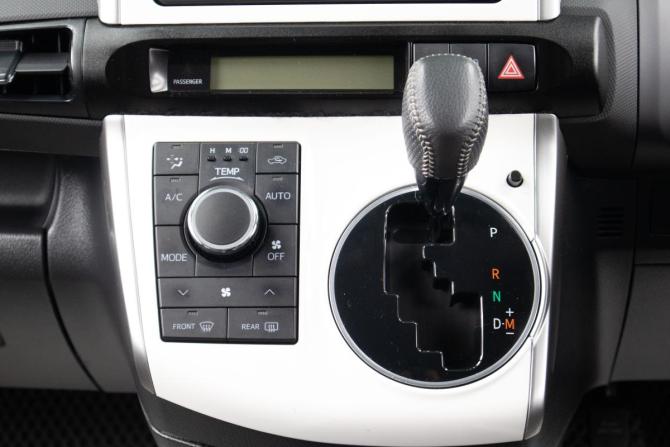 Toyota Wish II Рестайлинг с пробегом 2015 года, цена 1 899 000 рублей, 69840 км, минивэн, Автокод Объявления