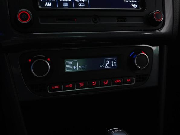 Volkswagen Polo V Рестайлинг с пробегом 2018 года, цена 1 077 077 рублей, 202894 км, седан, Автокод Объявления