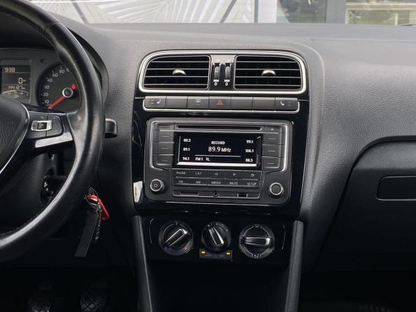 Volkswagen Polo V Рестайлинг с пробегом 2017 года, цена 1 019 000 рублей, 143944 км, седан, Автокод Объявления