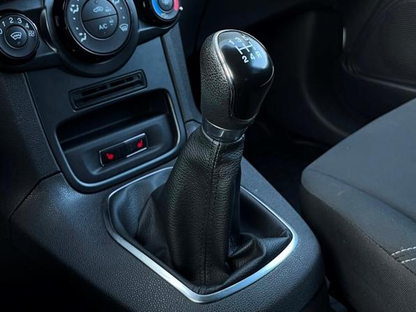 Ford Fiesta Mk6 Рестайлинг с пробегом 2016 года, цена 950 700 рублей, 76177 км, хэтчбек, Автокод Объявления