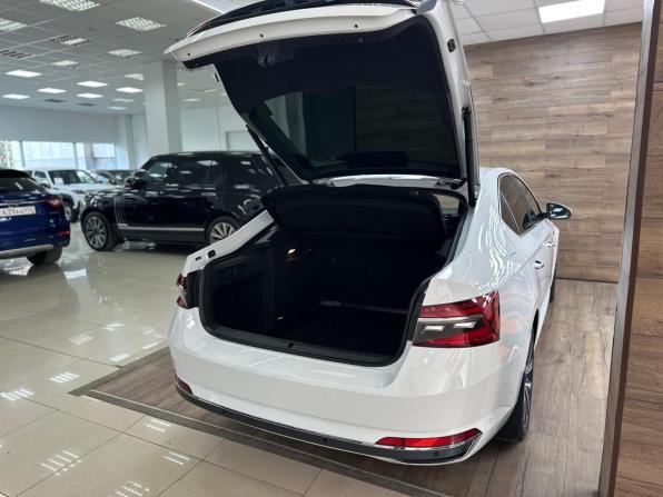 Skoda Superb III Рестайлинг с пробегом 2024 года, цена 3 620 000 рублей, 38400 км, лифтбек, Автокод Объявления
