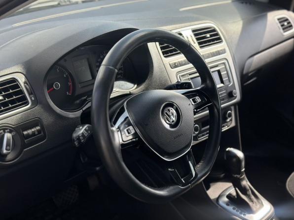 Volkswagen Polo V Рестайлинг с пробегом 2017 года, цена 1 225 000 рублей, 80481 км, седан, Автокод Объявления