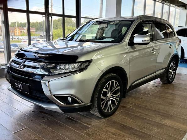 Mitsubishi Outlander III Рестайлинг 2 с пробегом 2015 года, цена 1 519 000 рублей, 223160 км, внедорожник, Автокод Объявления