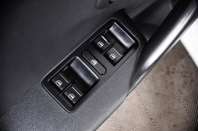 Volkswagen Polo V Рестайлинг с пробегом 2018 года, цена 1 359 000 рублей, 90226 км, седан, Автокод Объявления