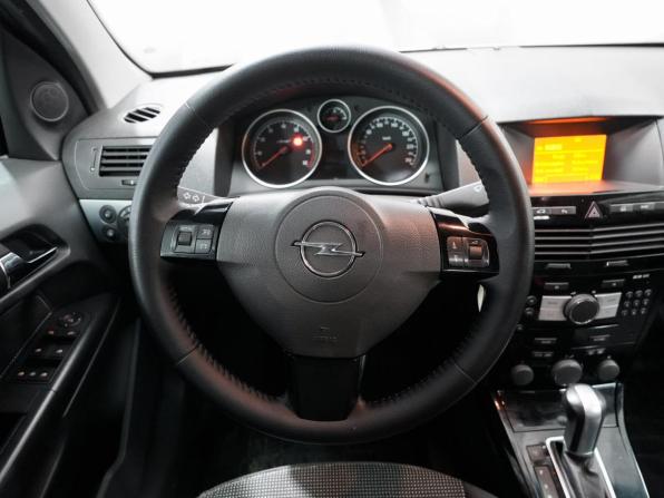 Opel Astra H Рестайлинг с пробегом 2012 года, цена 555 000 рублей, 272400 км, седан, Автокод Объявления