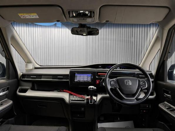 Honda Stepwgn V Рестайлинг с пробегом 2017 года, цена 2 307 000 рублей, 120875 км, минивэн, Автокод Объявления