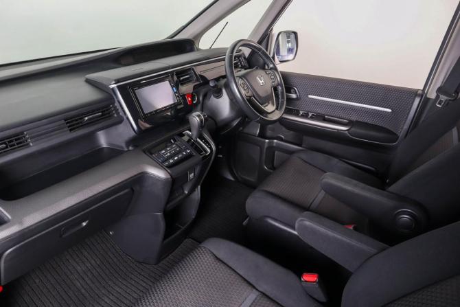 Honda Stepwgn V с пробегом 2015 года, цена 2 249 000 рублей, 126000 км, минивэн, Автокод Объявления