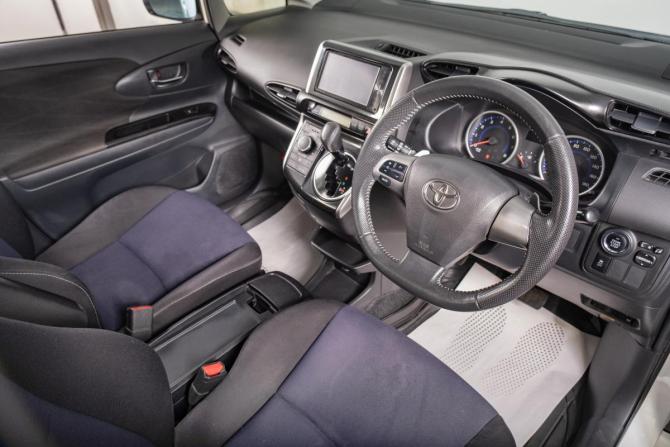 Toyota Wish II Рестайлинг с пробегом 2012 года, цена 1 449 000 рублей, 144600 км, минивэн, Автокод Объявления