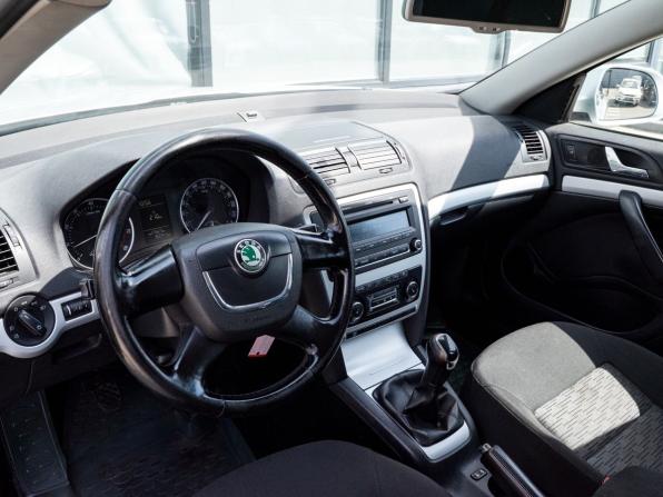 Skoda Octavia II (A5) Рестайлинг с пробегом 2011 года, цена 917 000 рублей, 182239 км, лифтбек, Автокод Объявления