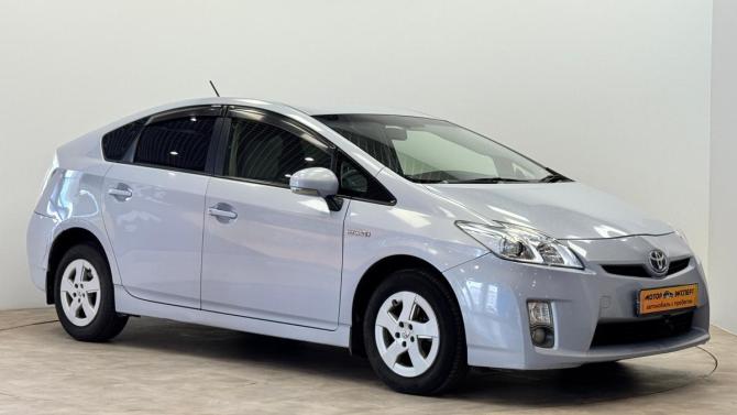 Toyota Prius III (XW30) с пробегом 2009 года, цена 790 000 рублей, 218880 км, лифтбек, Автокод Объявления