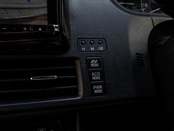 Toyota Esquire I Рестайлинг с пробегом 2018 года, цена 2 310 000 рублей, 93411 км, минивэн, Автокод Объявления