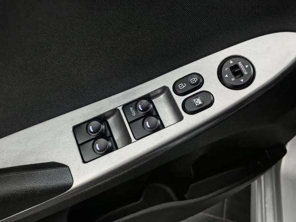 Hyundai Solaris I Рестайлинг с пробегом 2015 года, цена 1 065 000 рублей, 60312 км, седан, Автокод Объявления