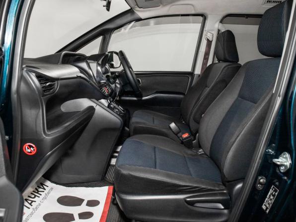 Toyota Voxy III (R80) с пробегом 2014 года, цена 1 699 500 рублей, 203214 км, минивэн, Автокод Объявления