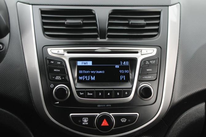 Hyundai Solaris I Рестайлинг с пробегом 2015 года, цена 990 000 рублей, 109000 км, седан, Автокод Объявления