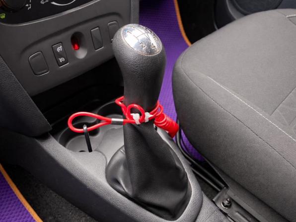 Renault Sandero II с пробегом 2015 года, цена 877 000 рублей, 118000 км, хэтчбек, Автокод Объявления