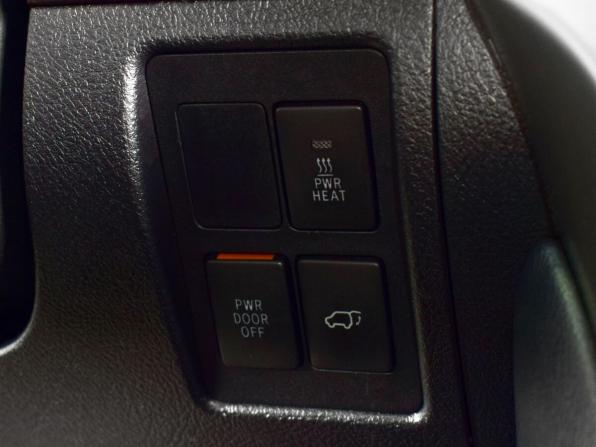Toyota Land Cruiser 200 Series Рестайлинг 1 с пробегом 2015 года, цена 4 299 995 рублей, 179959 км, внедорожник, Автокод Объявления