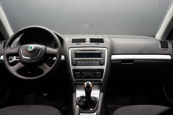 Skoda Octavia II (A5) Рестайлинг с пробегом 2011 года, цена 1 070 000 рублей, 150000 км, лифтбек, Автокод Объявления