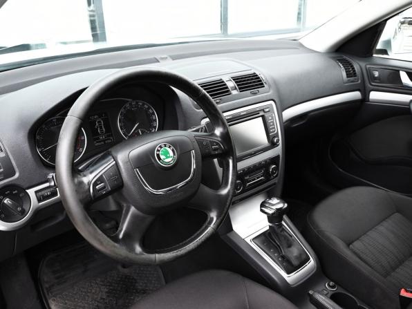 Skoda Octavia II (A5) Рестайлинг с пробегом 2011 года, цена 905 000 рублей, 189000 км, лифтбек, Автокод Объявления