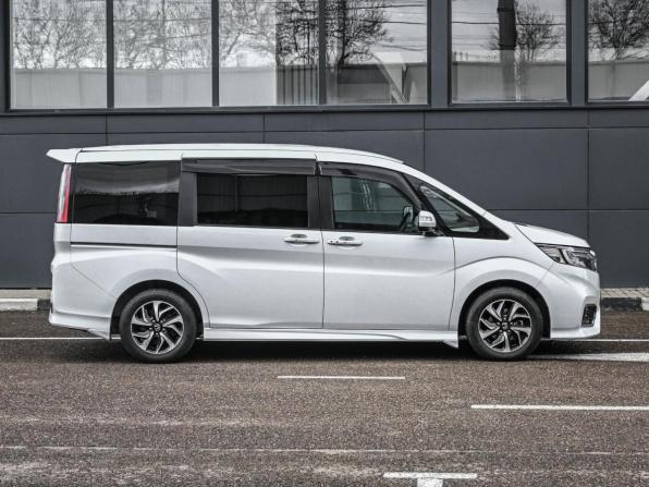 Honda Stepwgn V Рестайлинг с пробегом 2019 года, цена 2 699 000 рублей, 46050 км, минивэн, Автокод Объявления
