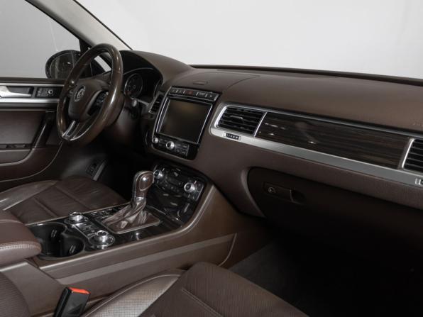 Volkswagen Touareg II Рестайлинг с пробегом 2016 года, цена 3 100 000 рублей, 275000 км, внедорожник, Автокод Объявления